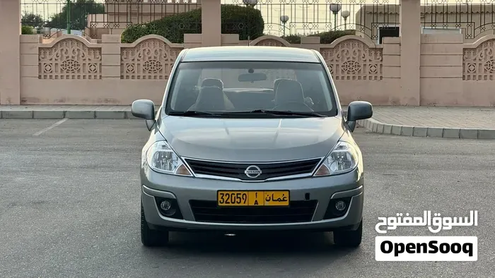 Nissan Tiida 2010 photo 2