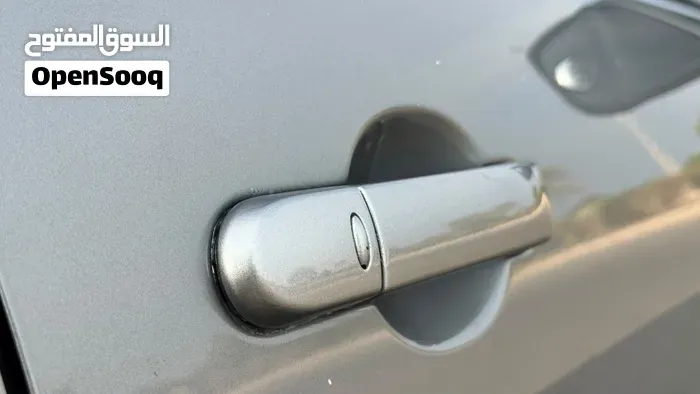 Nissan Tiida 2010 photo 4