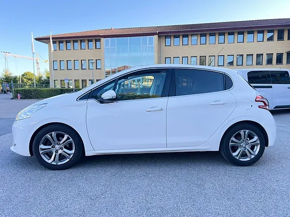 Peugeot 208 2014 photo 4