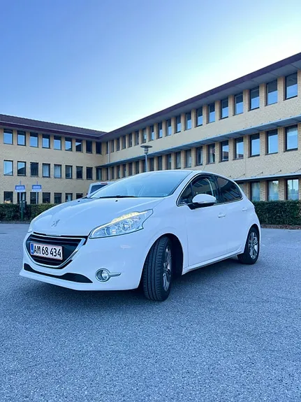 Peugeot 208 2014 photo 3