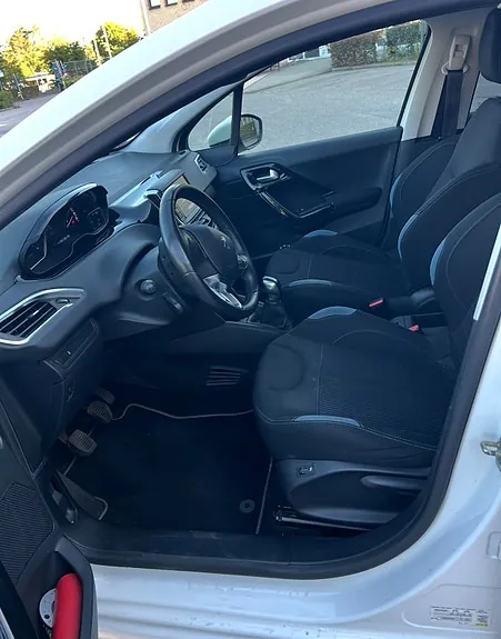 Peugeot 208 2014 photo 5