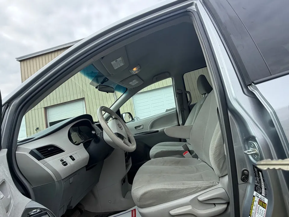 Toyota Sienna 2012 photo 4