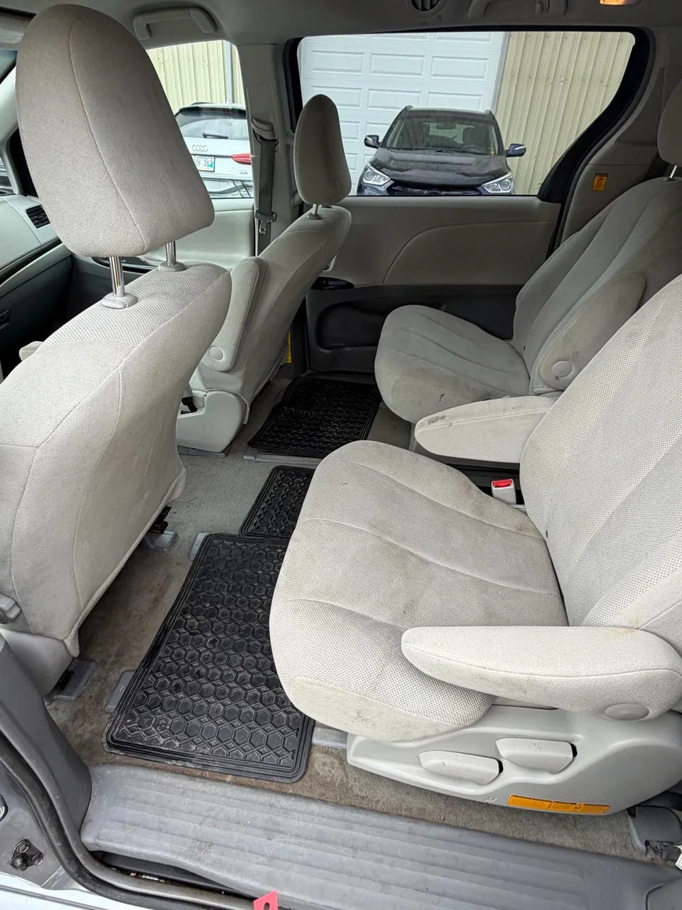 Toyota Sienna 2012 photo 5