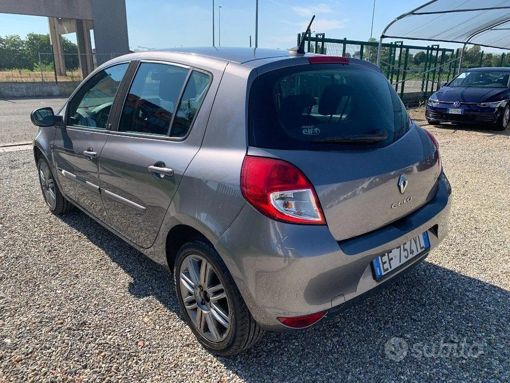 Renault Clio 2011 photo 3