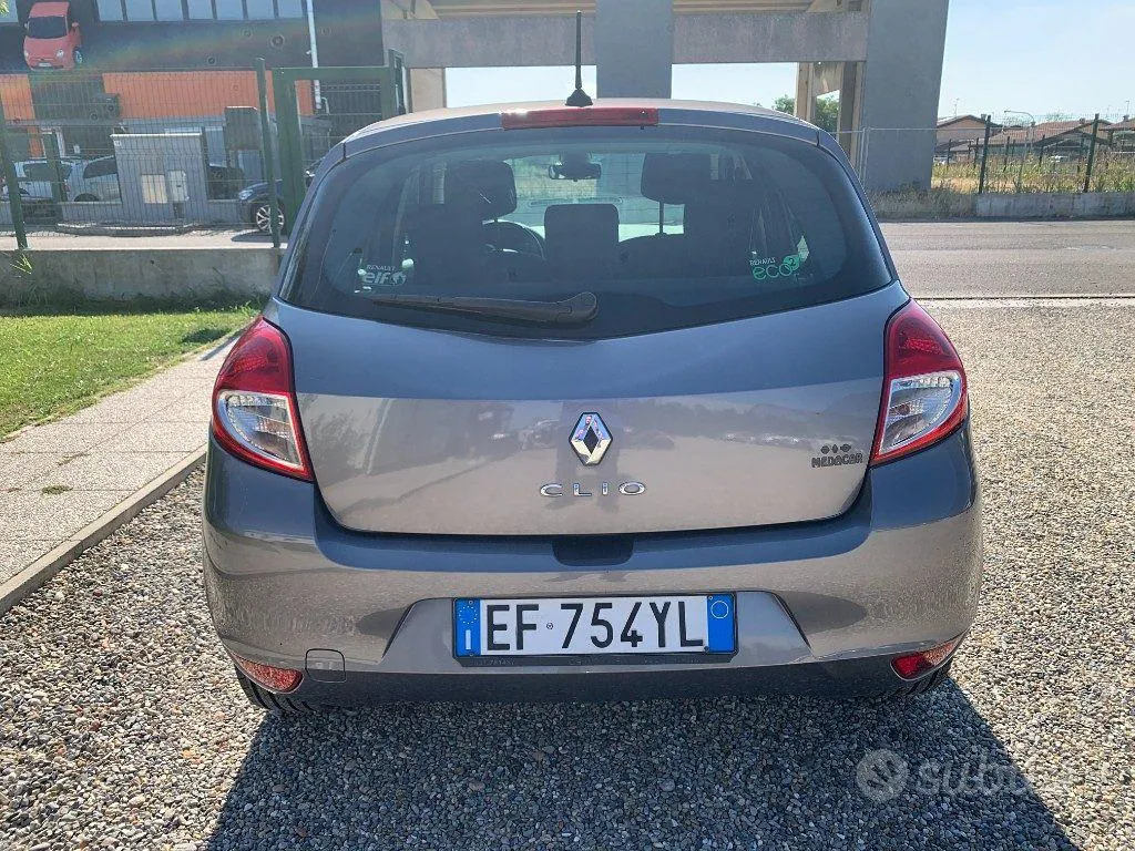 Renault Clio 2011 photo 4
