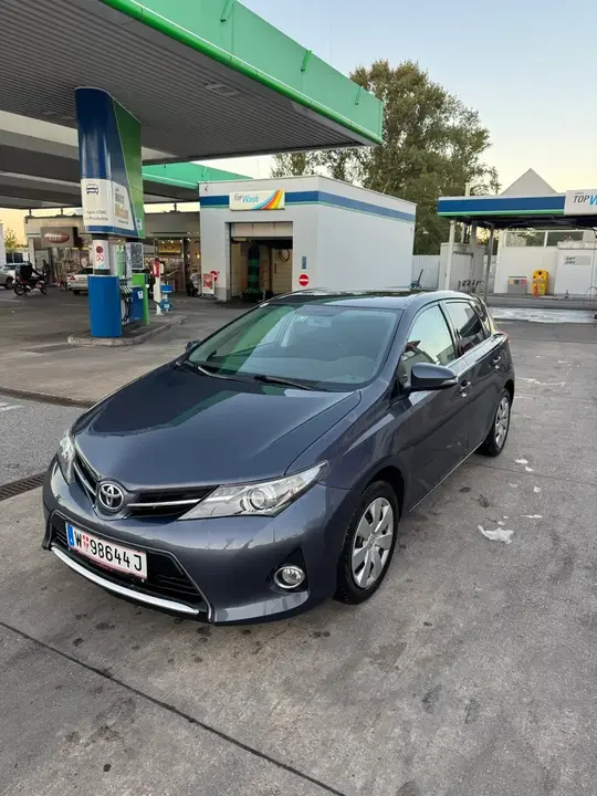 Toyota Auris 2014 photo 3