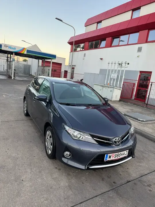 Toyota Auris 2014 photo 2