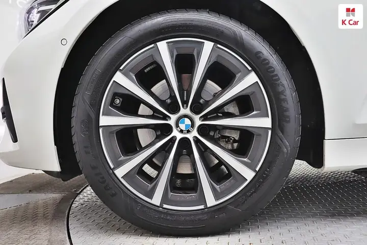 BMW 3 Series 2019 photo 5
