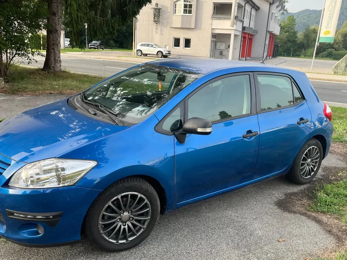 Toyota Auris 2012 photo 3