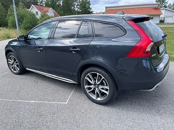 Volvo V60 Cross Country 2017 photo 2