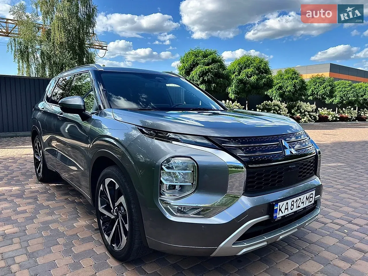 Mitsubishi Outlander 2023 photo 2