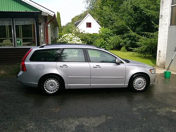 Volvo V50 2011 photo 2