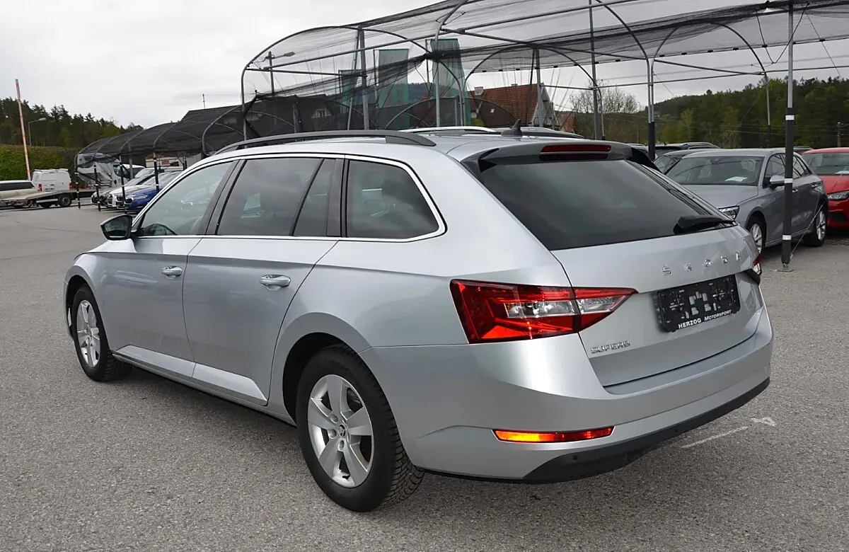 Skoda Superb 2022 photo 3