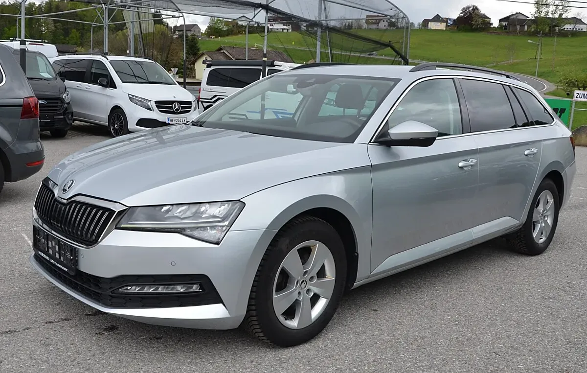 Skoda Superb 2022 photo 2