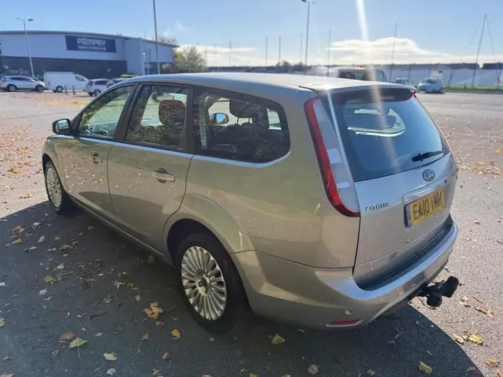 Ford Focus 2010 photo 5