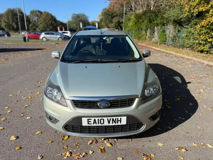 Ford Focus 2010 photo 2