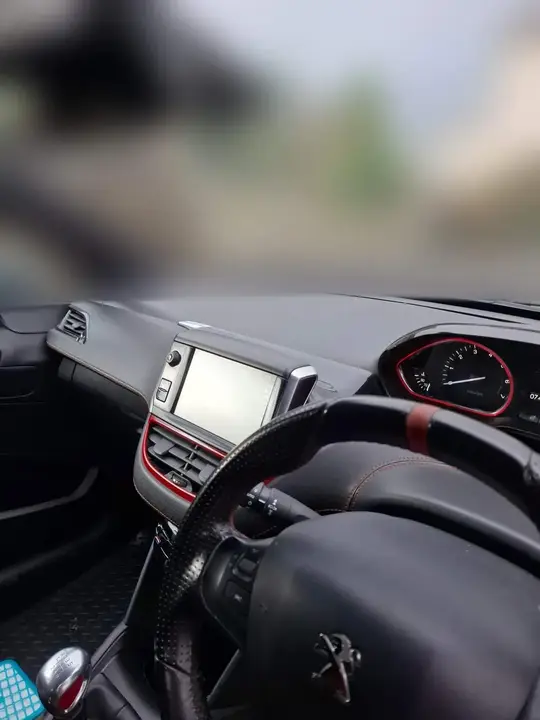 Peugeot 208 2014 photo 3