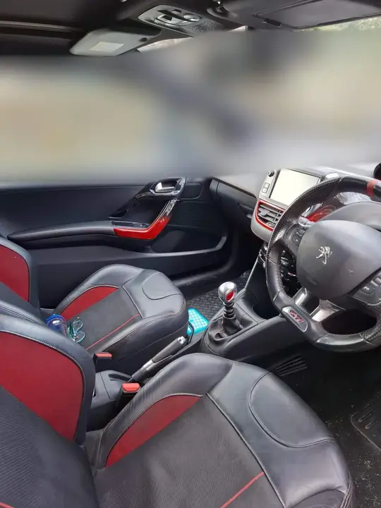 Peugeot 208 2014 photo 4