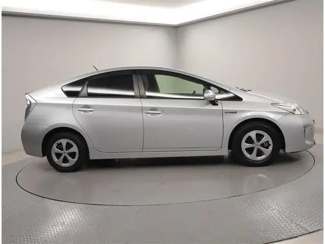 Toyota Prius 2014 photo 2