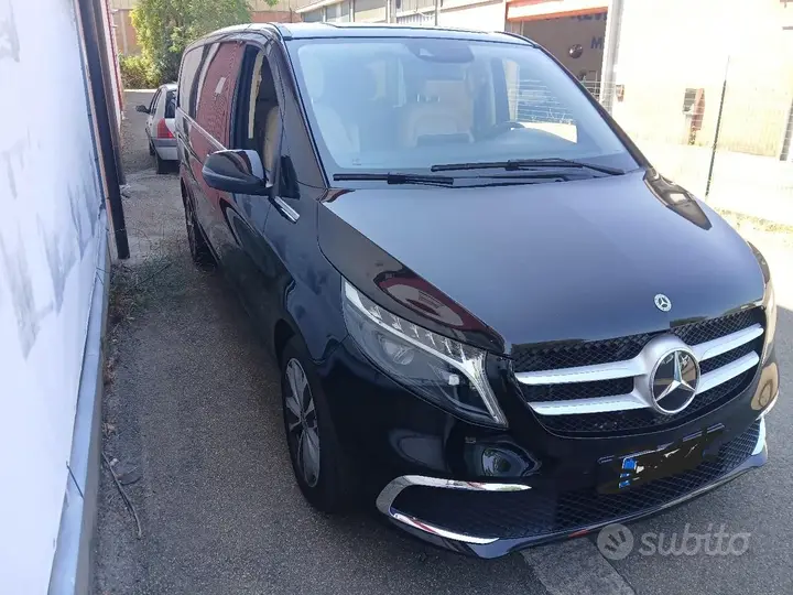 Mercedes-Benz V-Class 2023 photo 2