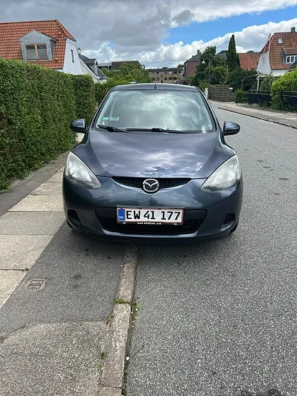Mazda 2 2009 photo 2