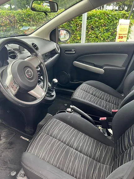 Mazda 2 2009 photo 3