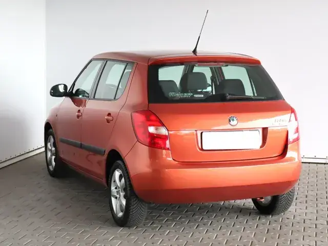 Skoda Fabia 2009 photo 3