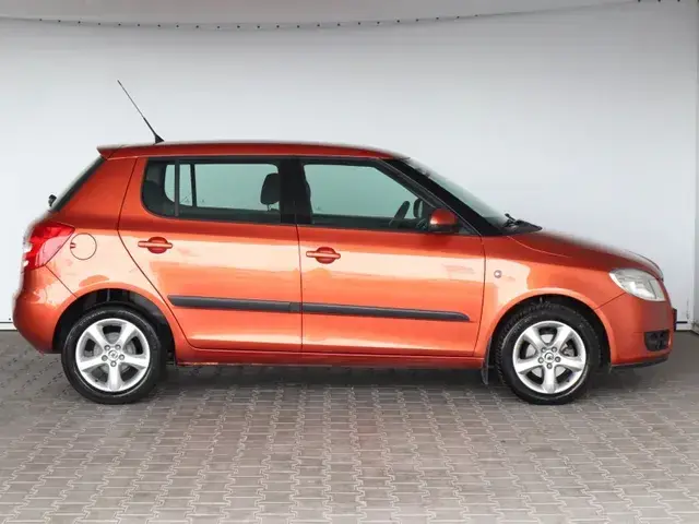 Skoda Fabia 2009 photo 2