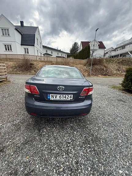 Toyota Avensis 2010 photo 2