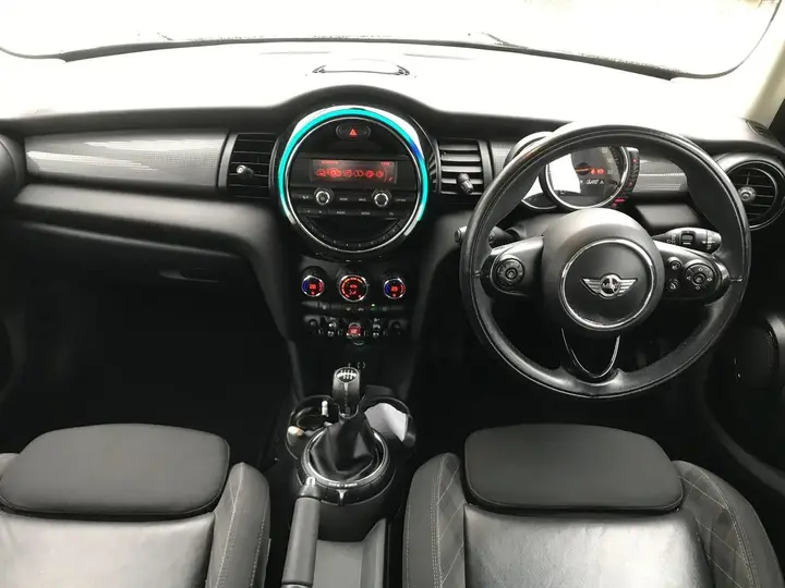 Mini Hatch 2017 photo 2