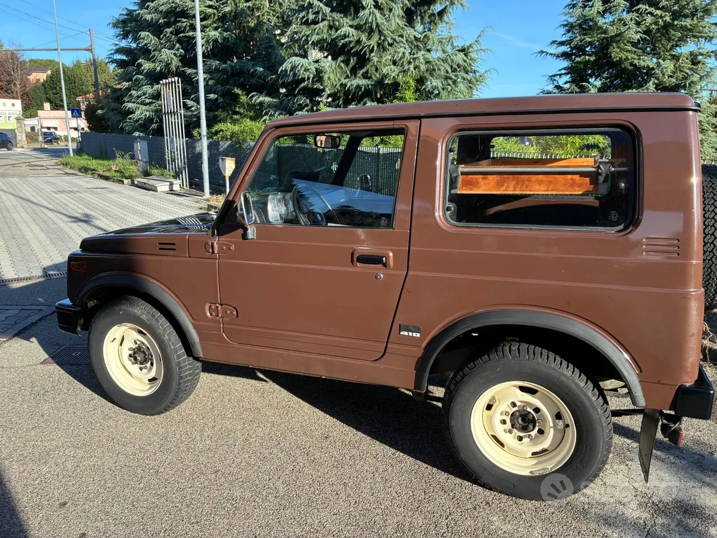 Suzuki Sj410