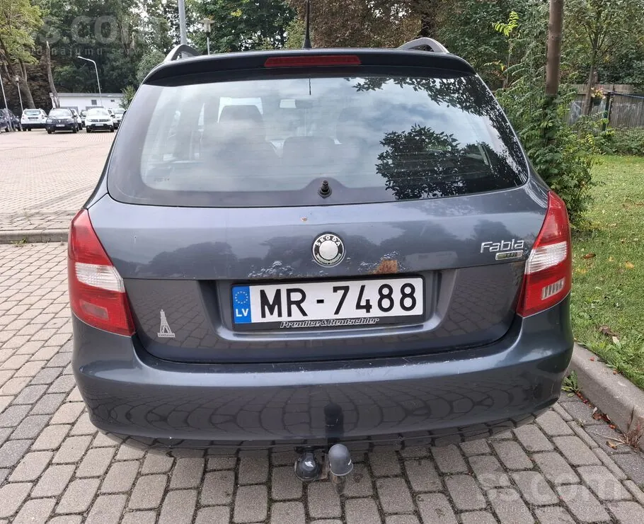 Skoda Fabia 2010 photo 5