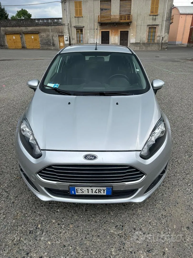 Ford Fiesta 2013 photo 2