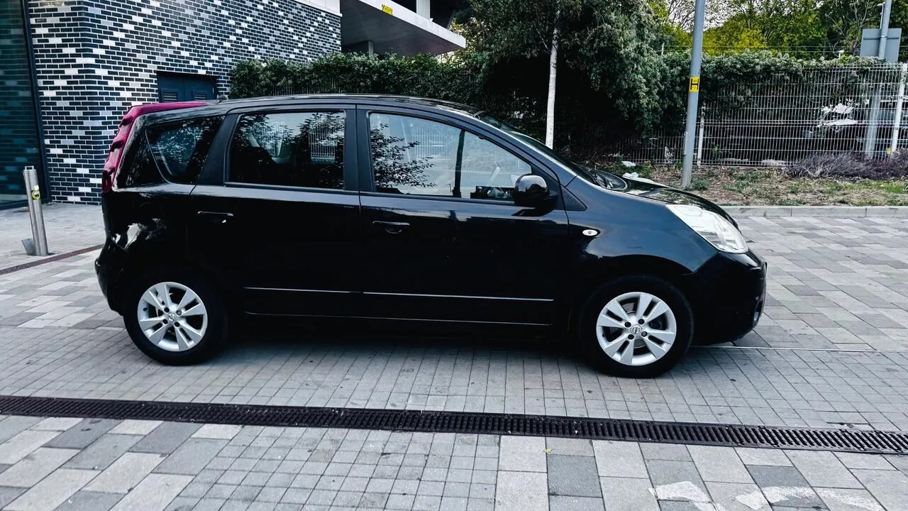Nissan Note 2010 photo 4