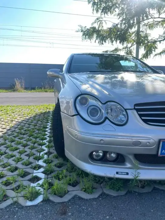 Mercedes-Benz Clk-Class 2004 photo 2