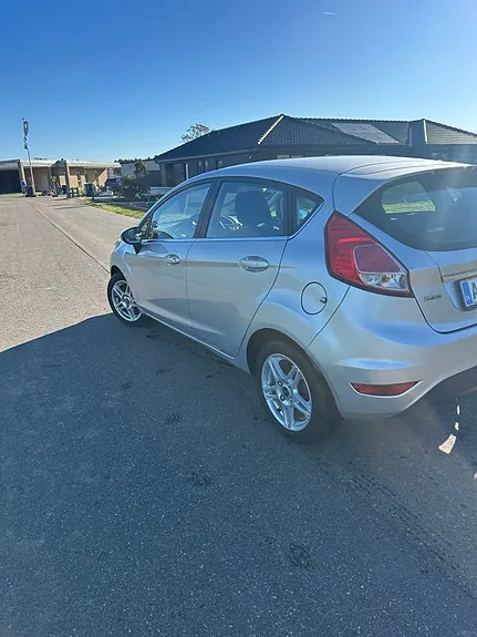 Ford Fiesta 2013 photo 4