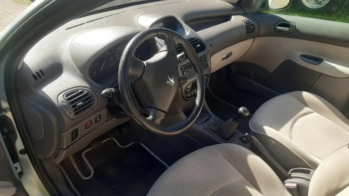 Peugeot 206 2003 photo 3