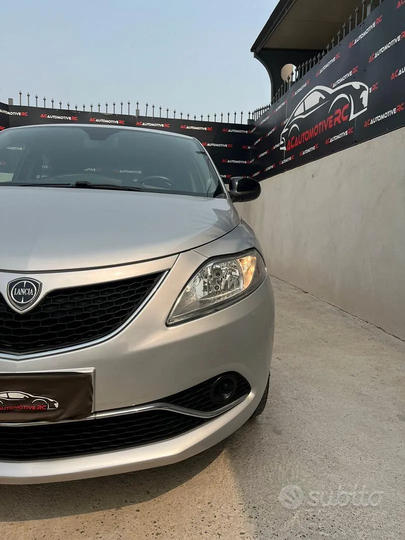 Lancia Ypsilon 2016 photo 2