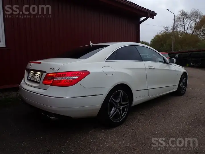Mercedes-Benz E350 2011 photo 2