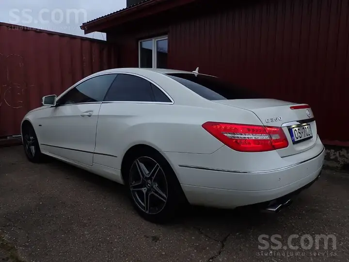 Mercedes-Benz E350 2011 photo 3