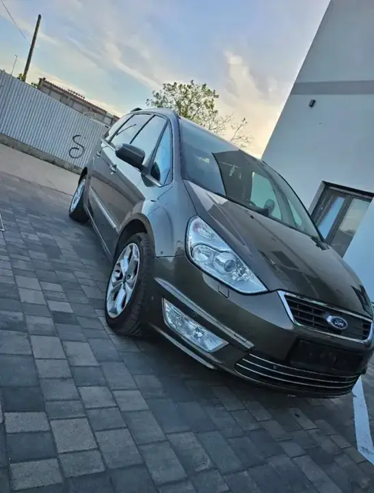 Ford Galaxy 2010 photo 2