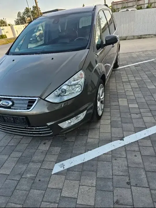 Ford Galaxy 2010 photo 3
