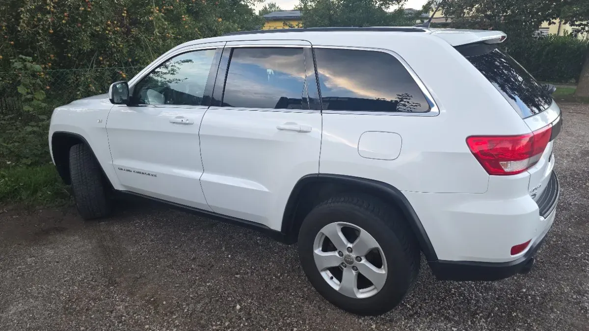 Jeep Grand Cherokee 2012 photo 3