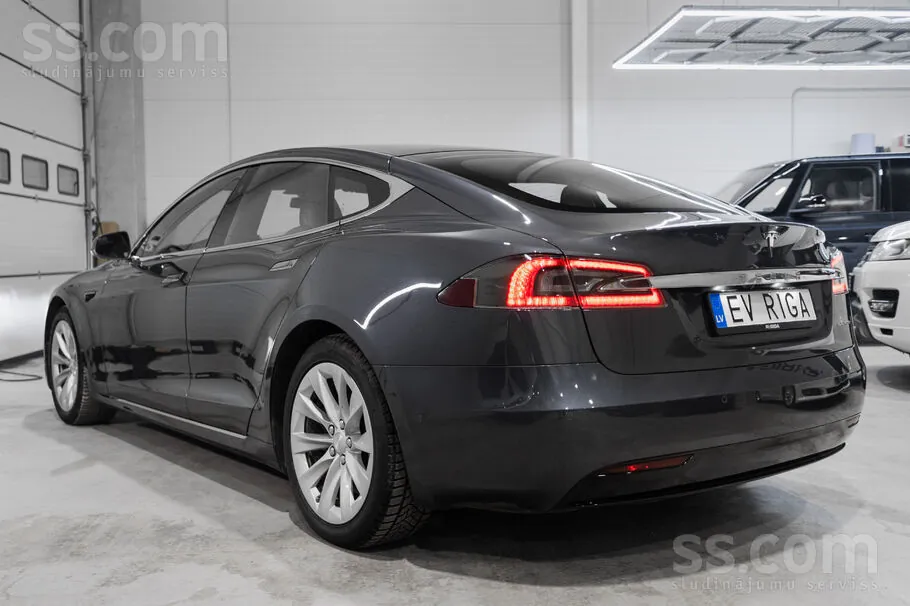 Tesla Model S 2020 photo 3