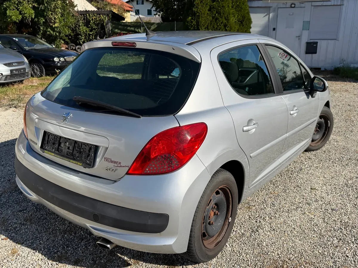 Peugeot 207 2008 photo 3