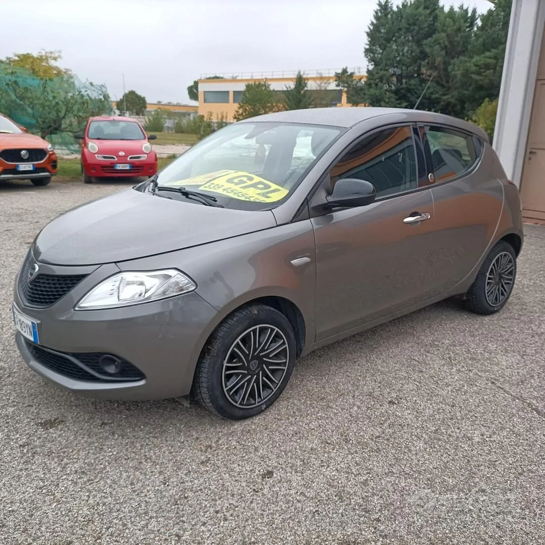 Lancia Ypsilon