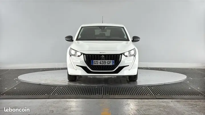 Peugeot 208 2023 photo 2