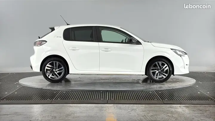 Peugeot 208 2023 photo 4
