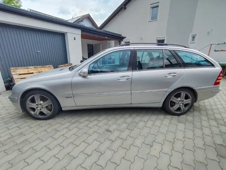 Mercedes-Benz C-Class 2005 photo 3