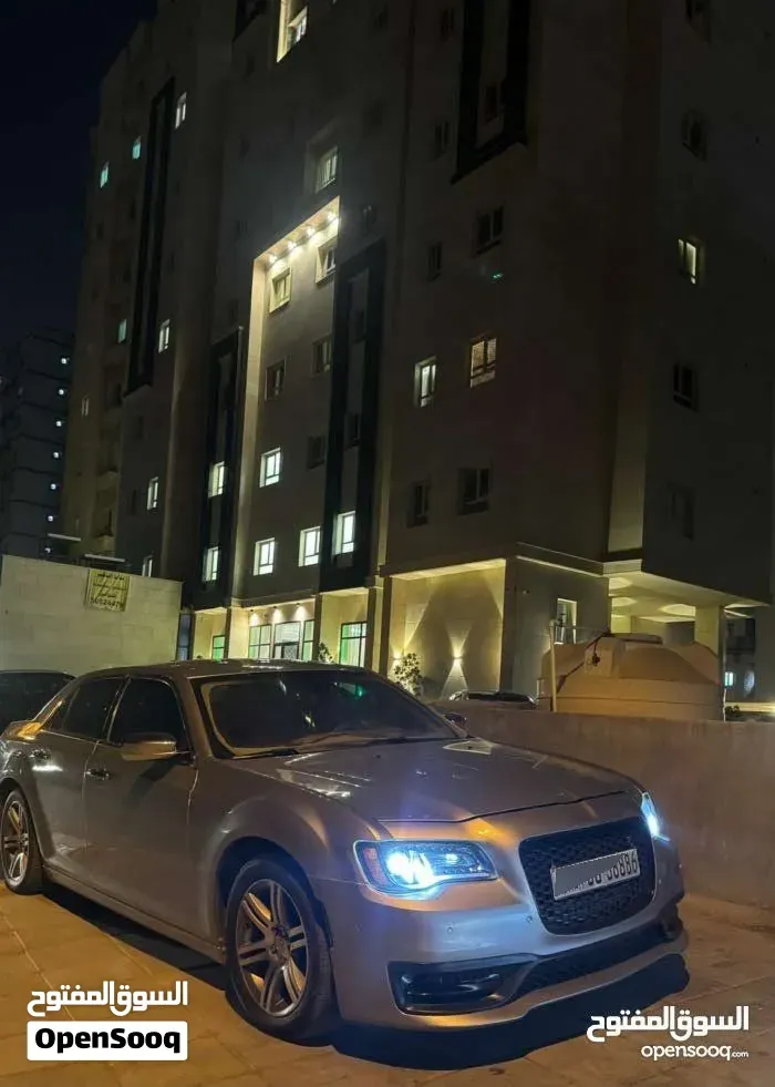 Chrysler 300 2013 photo 2